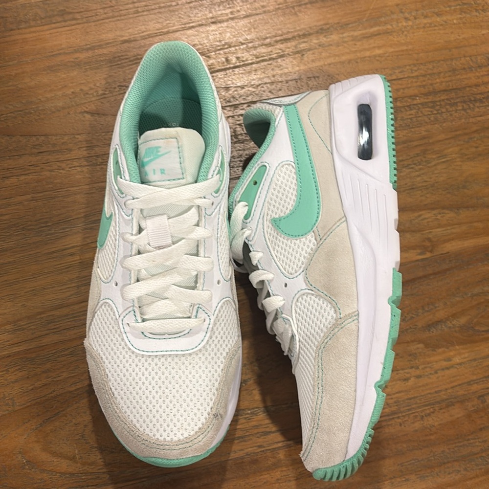 Nike Women's Air Max - Picture 3 of 7